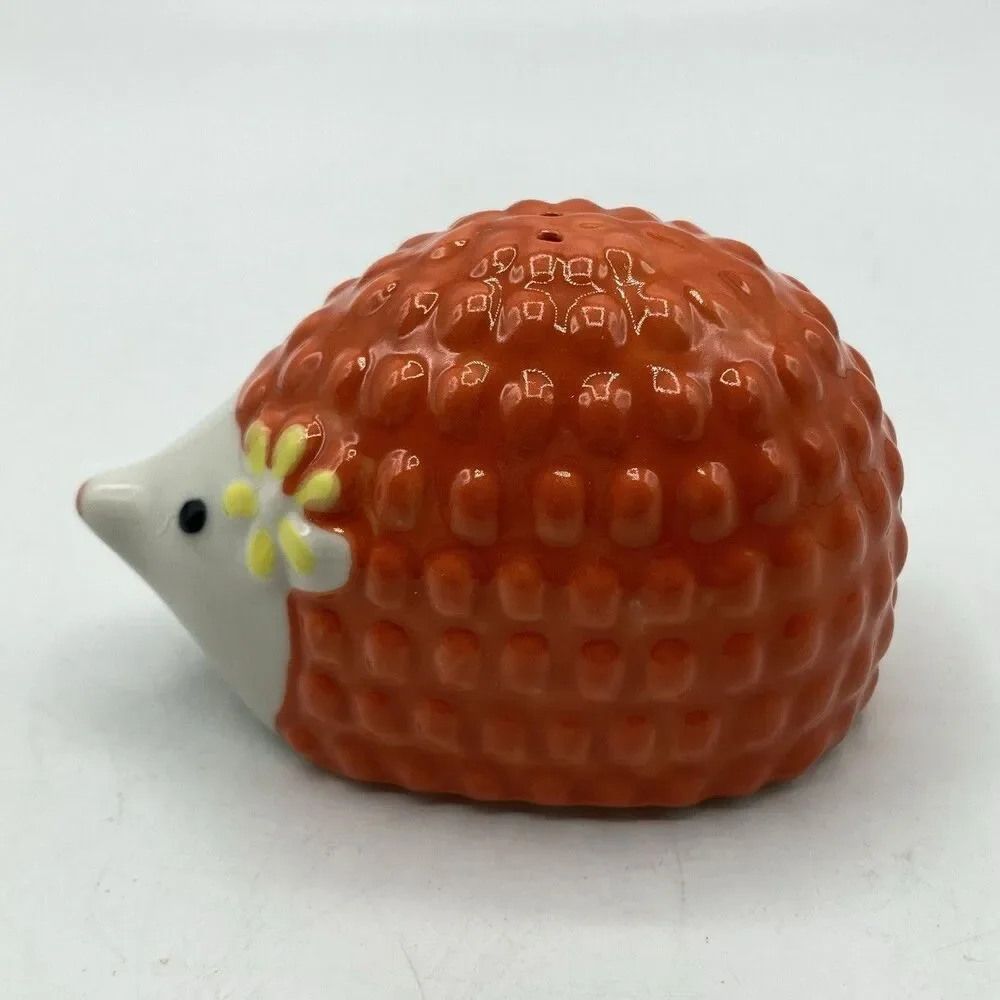 2 Pier 1 Imports Ceramic Hedgehog Salt & Pepper Shakers Set Woodland Kitsch NEW